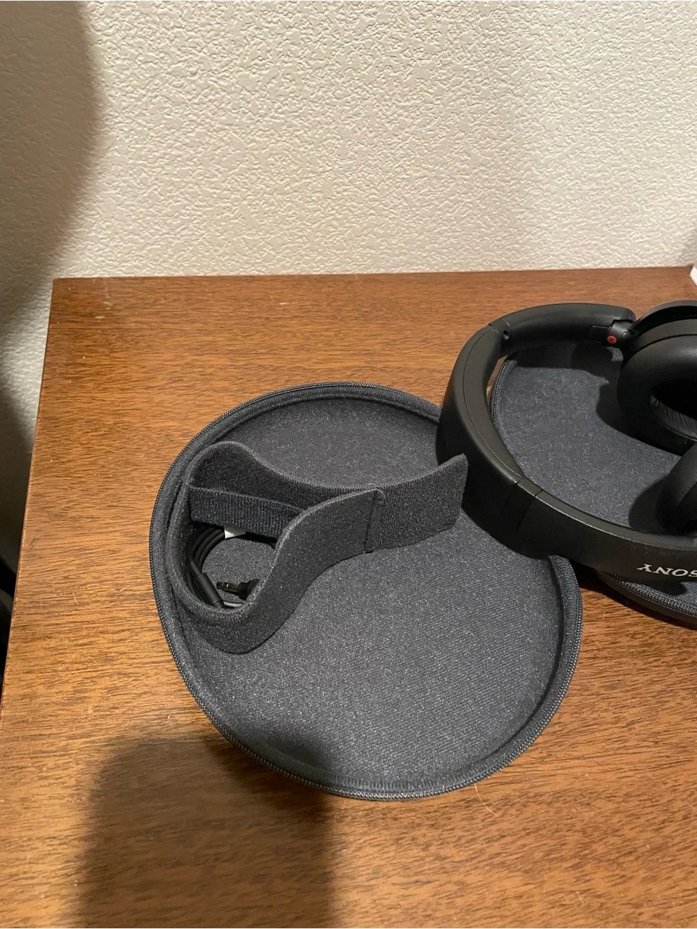 Sony WH-XB910N Wireless Bluetooth Over Ear Headphones with Case and Charger